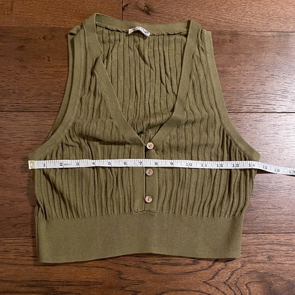 Button Front Ribbed Crop - Picture 7 of 8